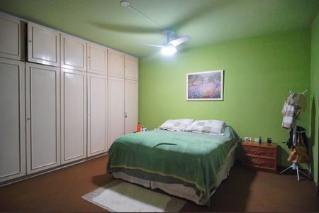 Casa à venda com 312m², 4 quartos e 2 vagasSuíte