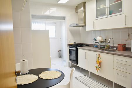 Apartamento à venda com 105m², 3 quartos e 3 vagas Apartamento à venda com 105m², 3 quartos e 3 vagasCozinha