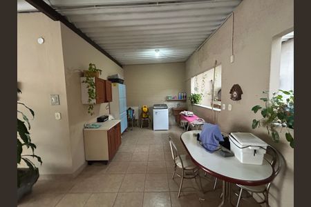 Casa à venda com 70m², 4 quartos e 1 vagaÁrea de Serviço