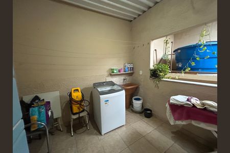 Casa à venda com 70m², 4 quartos e 1 vagaÁrea de Serviço