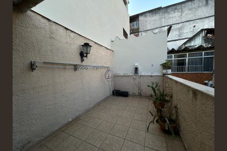 Casa à venda com 70m², 4 quartos e 1 vagaTerraço