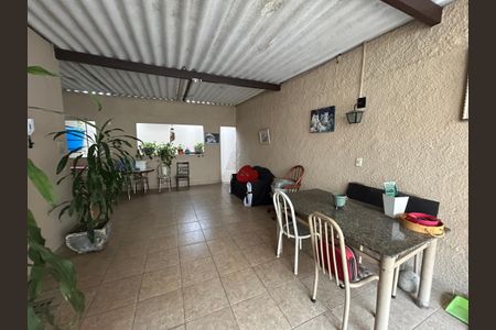 Casa à venda com 70m², 4 quartos e 1 vagaTerraço