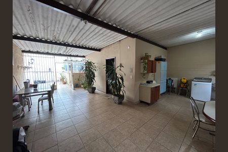 Casa à venda com 70m², 4 quartos e 1 vagaTerraço