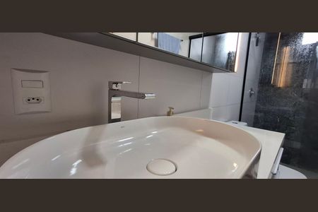 Casa para alugar com 260m², 3 quartos e 2 vagas Casa para alugar com 260m², 3 quartos e 2 vagasBanheiro Suíte 1