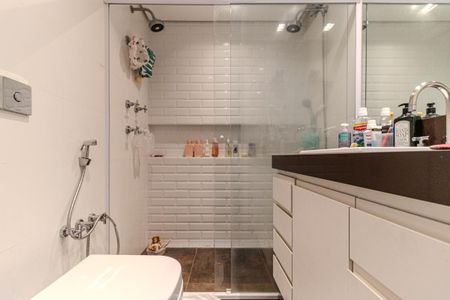 Apartamento à venda com 111m², 2 quartos e 1 vaga Apartamento à venda com 111m², 2 quartos e 1 vagaBanheiro da Suíte 2