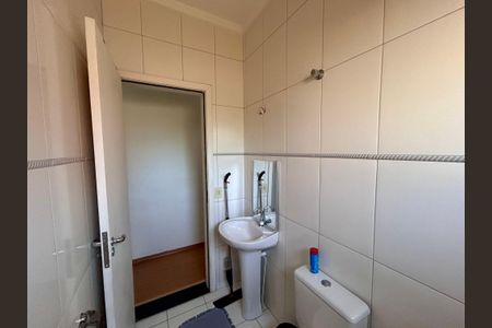 Casa à venda com 107m², 3 quartos e 2 vagas Casa à venda com 107m², 3 quartos e 2 vagasBanheiro Social