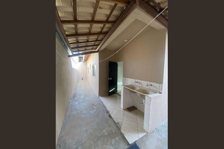 Casa à venda com 90m², 3 quartos e 2 vagasCorredor