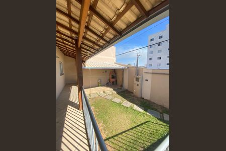 Casa à venda com 90m², 3 quartos e 2 vagasQuintal