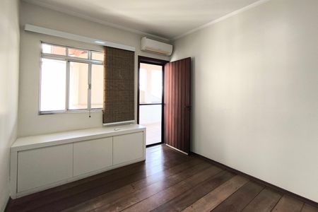 Casa de condomínio à venda com 357m², 4 quartos e 2 vagas Casa de condomínio à venda com 357m², 4 quartos e 2 vagasQuarto 3