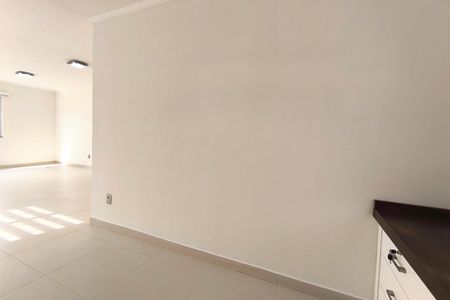 Casa de condomínio à venda com 357m², 4 quartos e 2 vagas Casa de condomínio à venda com 357m², 4 quartos e 2 vagasSala