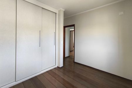 Casa de condomínio à venda com 357m², 4 quartos e 2 vagas Casa de condomínio à venda com 357m², 4 quartos e 2 vagasQuarto 2