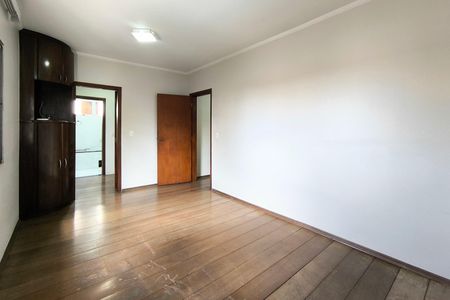 Casa de condomínio à venda com 357m², 4 quartos e 2 vagas Casa de condomínio à venda com 357m², 4 quartos e 2 vagasSuíte