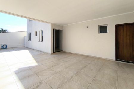 Casa de condomínio à venda com 357m², 4 quartos e 2 vagas Casa de condomínio à venda com 357m², 4 quartos e 2 vagasÁrea comum