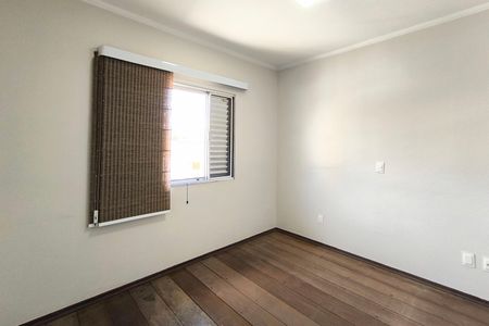 Casa de condomínio à venda com 357m², 4 quartos e 2 vagas Casa de condomínio à venda com 357m², 4 quartos e 2 vagasQuarto 2
