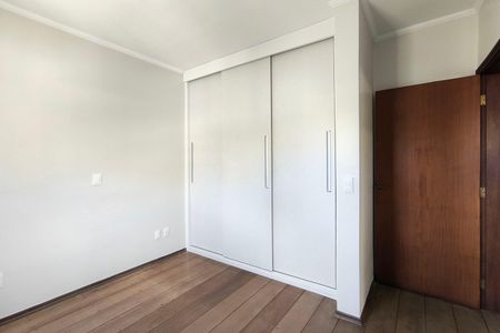 Casa de condomínio à venda com 357m², 4 quartos e 2 vagas Casa de condomínio à venda com 357m², 4 quartos e 2 vagasQuarto 2