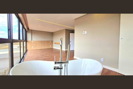 Casa de condomínio à venda com 525m², 4 quartos e 3 vagas Casa de condomínio à venda com 525m², 4 quartos e 3 vagasSuíte 1