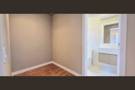 Casa de condomínio à venda com 525m², 4 quartos e 3 vagas Casa de condomínio à venda com 525m², 4 quartos e 3 vagasClosed suíte 2