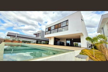 Casa de condomínio à venda com 525m², 4 quartos e 3 vagas Casa de condomínio à venda com 525m², 4 quartos e 3 vagasÁrea comum - Piscina