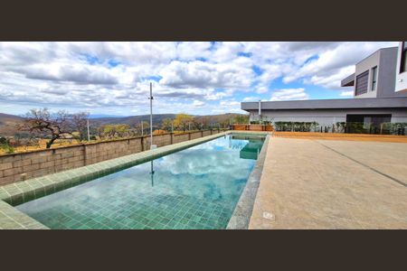 Casa de condomínio à venda com 525m², 4 quartos e 3 vagas Casa de condomínio à venda com 525m², 4 quartos e 3 vagasPiscina