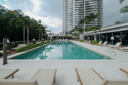 Apartamento à venda com 330m², 3 quartos e 5 vagas Apartamento à venda com 330m², 3 quartos e 5 vagasPiscina
