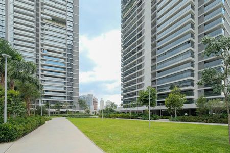 Apartamento à venda com 330m², 3 quartos e 5 vagas Apartamento à venda com 330m², 3 quartos e 5 vagasFachada