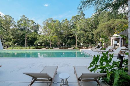 Apartamento à venda com 330m², 3 quartos e 5 vagas Apartamento à venda com 330m², 3 quartos e 5 vagasPiscina