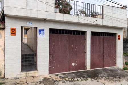 Casa para alugar com 70m², 4 quartos e 1 vaga Casa para alugar com 70m², 4 quartos e 1 vagaFachada
