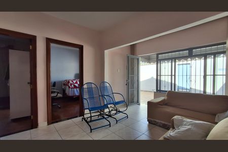 Casa à venda com 132m², 3 quartos e 3 vagas Casa à venda com 132m², 3 quartos e 3 vagasSala