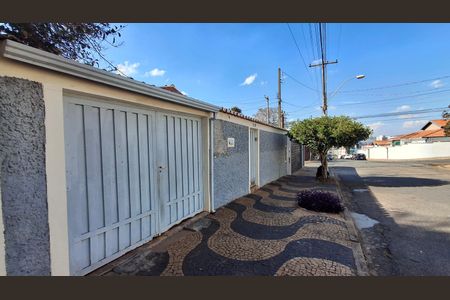 Casa à venda com 132m², 3 quartos e 3 vagas Casa à venda com 132m², 3 quartos e 3 vagasFachada