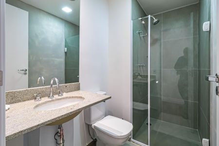 Apartamento à venda com 94m², 3 quartos e 2 vagas Apartamento à venda com 94m², 3 quartos e 2 vagasBanheiro social