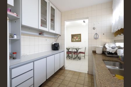 Apartamento para alugar com 143m², 2 quartos e 2 vagasCozinha