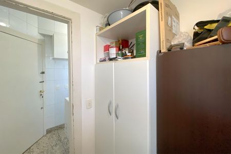 Apartamento à venda com 95m², 3 quartos e 2 vagas Apartamento à venda com 95m², 3 quartos e 2 vagasQuarto de Serviço