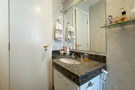 Apartamento à venda com 95m², 3 quartos e 2 vagas Apartamento à venda com 95m², 3 quartos e 2 vagasBanheiro