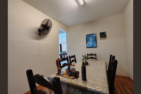 Casa à venda com 180m², 3 quartos e 2 vagasSala