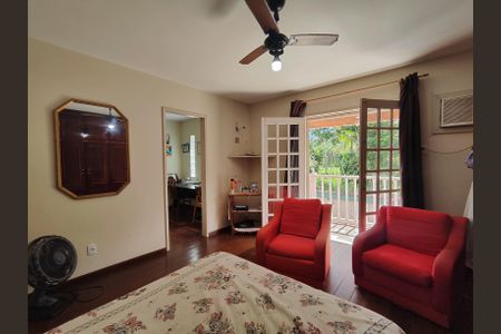 Casa à venda com 180m², 3 quartos e 2 vagasSuíte