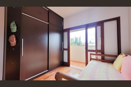 Casa de condomínio à venda com 250m², 3 quartos e 2 vagasSuíte 2