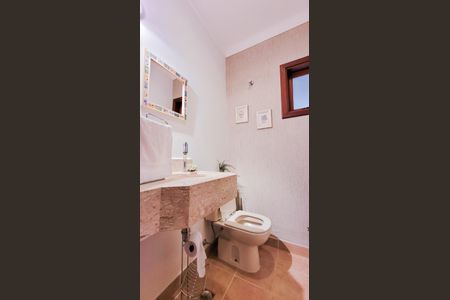 Casa de condomínio à venda com 250m², 3 quartos e 2 vagasLavabo