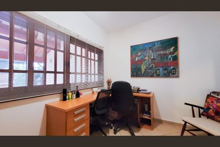 Casa de condomínio à venda com 250m², 3 quartos e 2 vagasEscritório