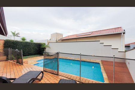 Casa de condomínio à venda com 250m², 3 quartos e 2 vagasPiscina