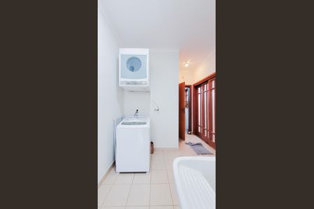 Casa de condomínio à venda com 250m², 3 quartos e 2 vagasLavanderia