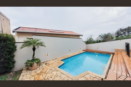 Casa de condomínio à venda com 250m², 3 quartos e 2 vagasPiscina