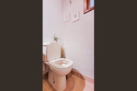 Casa de condomínio à venda com 250m², 3 quartos e 2 vagasLavabo