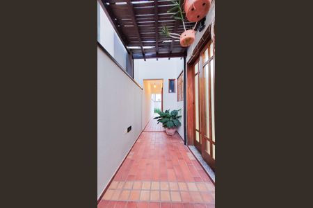 Casa de condomínio à venda com 250m², 3 quartos e 2 vagasCorredor Externo