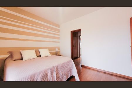 Casa de condomínio à venda com 250m², 3 quartos e 2 vagasSuíte Master