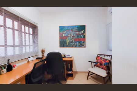 Casa de condomínio à venda com 250m², 3 quartos e 2 vagasEscritório