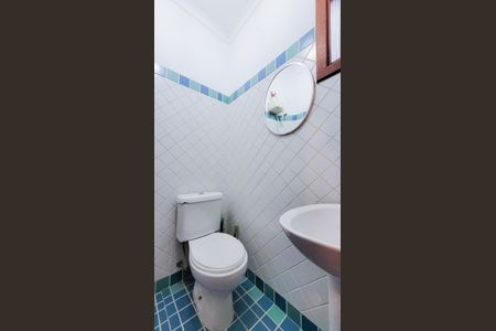 Casa de condomínio à venda com 250m², 3 quartos e 2 vagasBanheiro de serviço