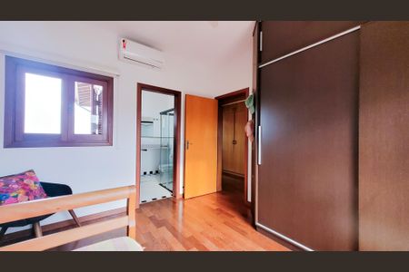 Casa de condomínio à venda com 250m², 3 quartos e 2 vagasSuíte 2