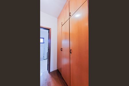 Casa de condomínio à venda com 250m², 3 quartos e 2 vagasCloset da Suíte Master