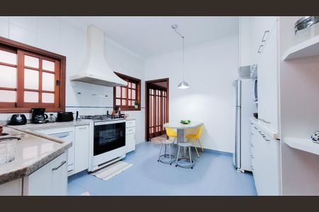 Casa de condomínio à venda com 250m², 3 quartos e 2 vagasCozinha