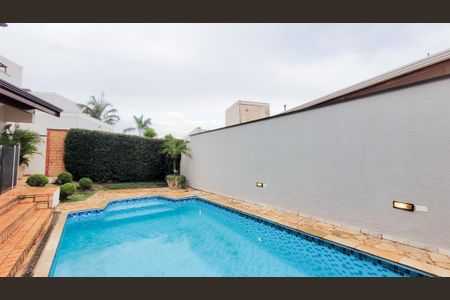 Casa de condomínio à venda com 250m², 3 quartos e 2 vagasPiscina